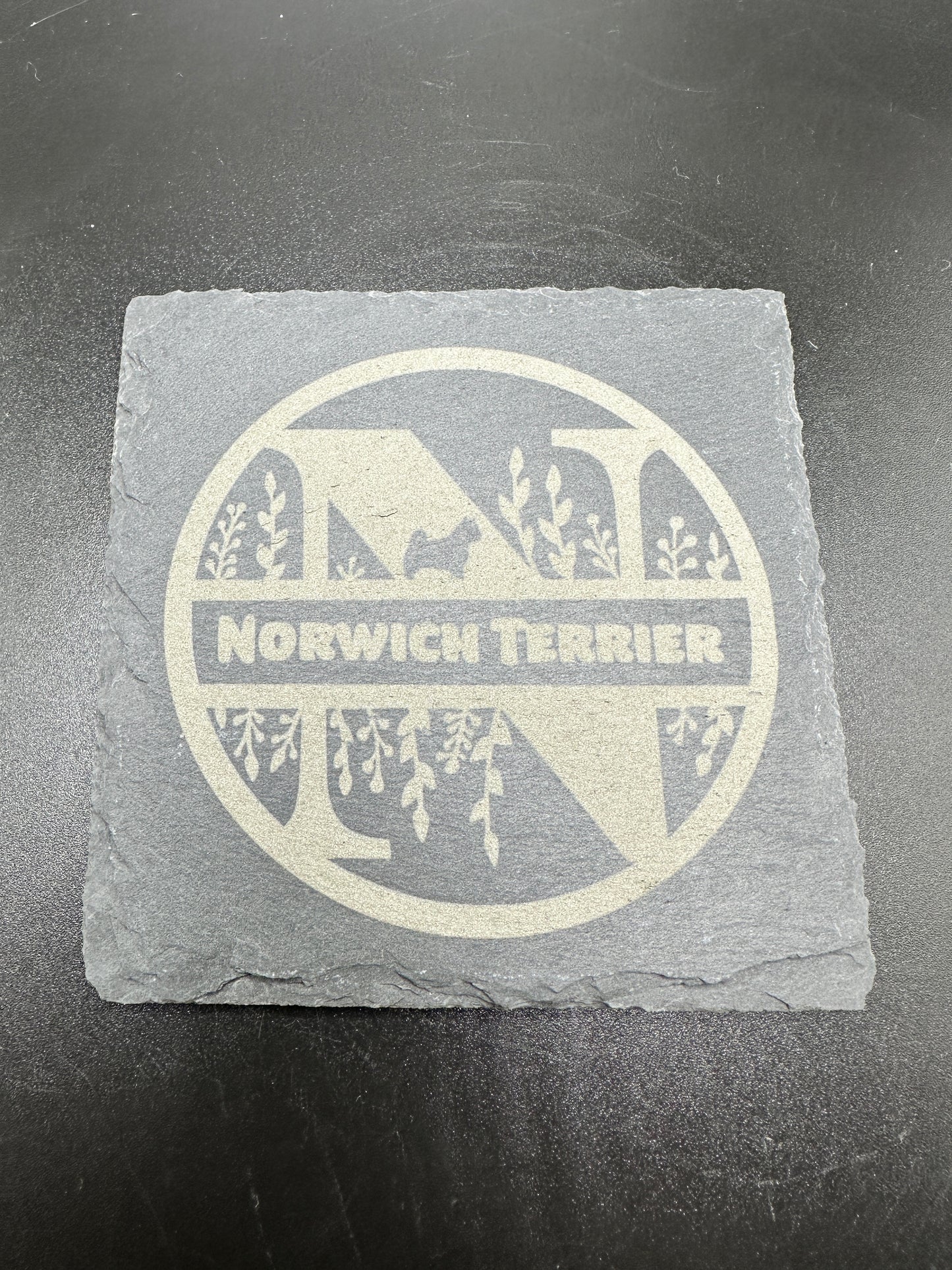 Schiefer-Untersetzer mit Terrier-Monogramm