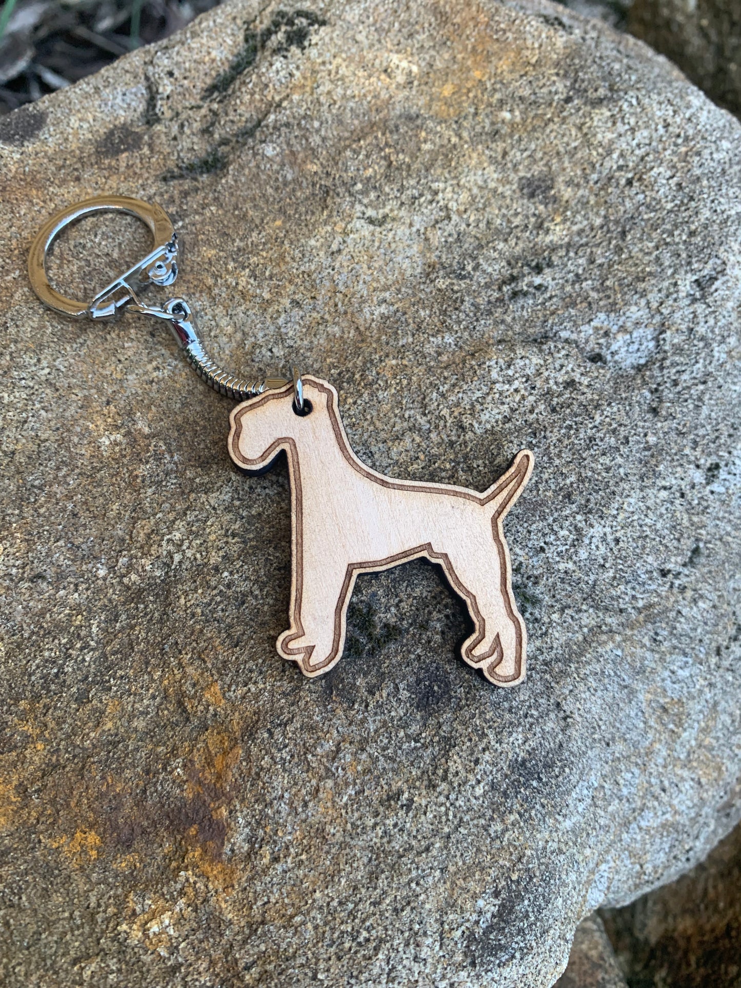 Terrier-Schlüsselanhänger aus Holz