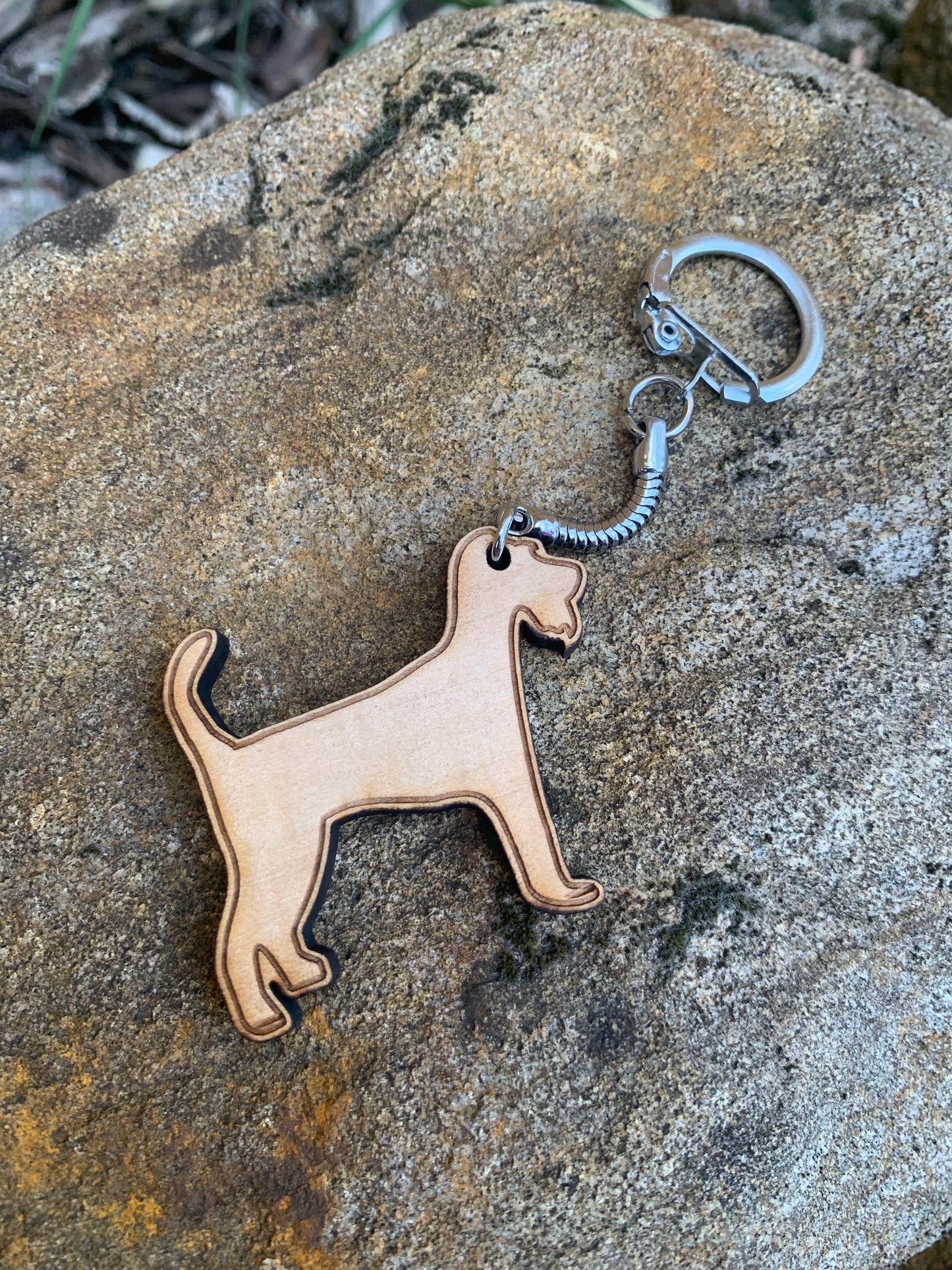 Terrier-Schlüsselanhänger aus Holz
